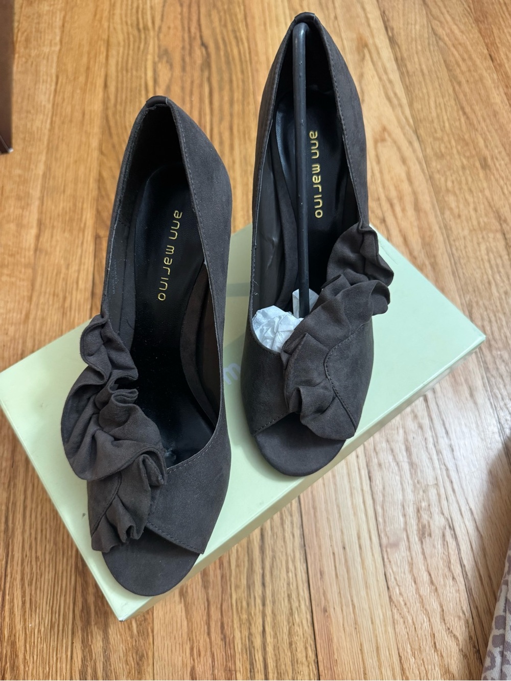 Ann Marino heels 8.5 M